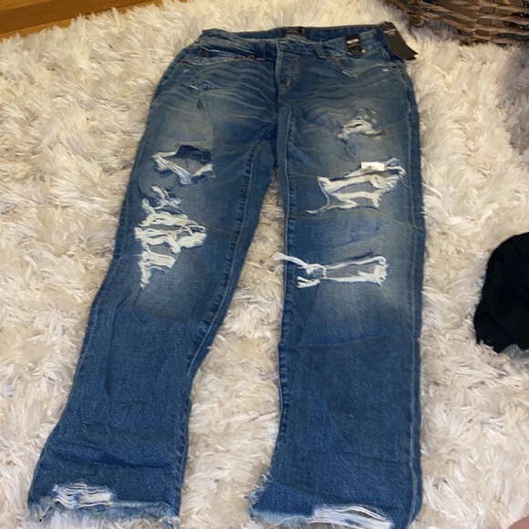 NWT  Abercrombie and Fitch low rise slim boyfriend jeans - Picture 2 of 5